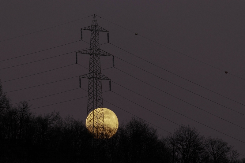 Spunta la luna dal monte